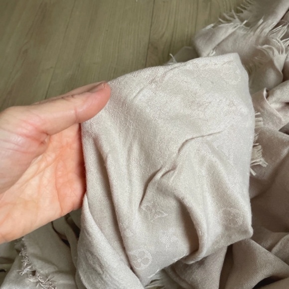 Authentic Louis Vuitton vintage scarf - Picture 10 of 15